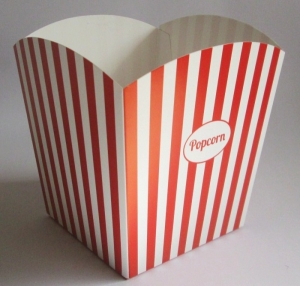 standaard popcorn bakje beker container in rood en wit bedrukt met logo bedrijf