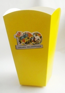 mooi bedrukt popcornbakje popcorn beker met logo 100 jarig bestaan jubileum in full color popcorn beker container bakje