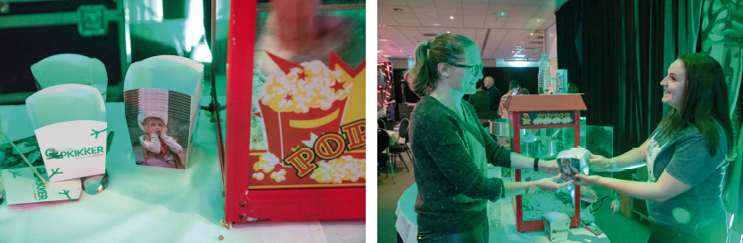 uitdelen bedrukte popcorn bakjes opkikkerweekend evenement met popcorn machine