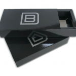 bedrukte schuifdoos lade doos slide box slider box in zwart en zilver met glans laminaat voor cosmetica 5 potjes nagellak gel polish