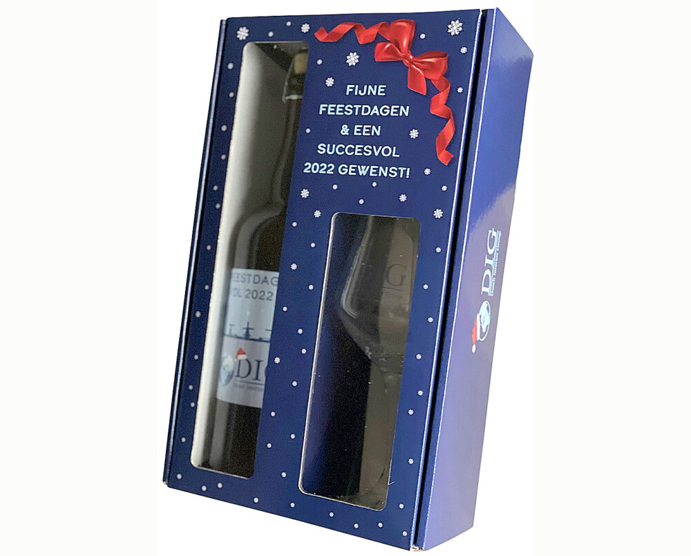 stevige geschenk doos van golfkarton voor 750 ml 75 cl fles bier en glas met venster bedrukt in full color met kerst en nieuwjaars wens