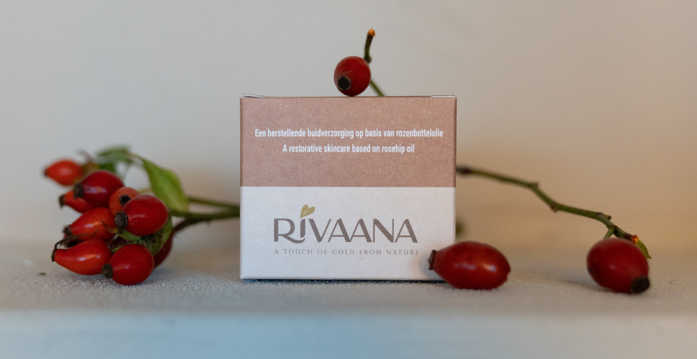 bedrukt cosmetica doosje 50 ml creme potje in full color mat wit karton met opdruk logo Rivaana