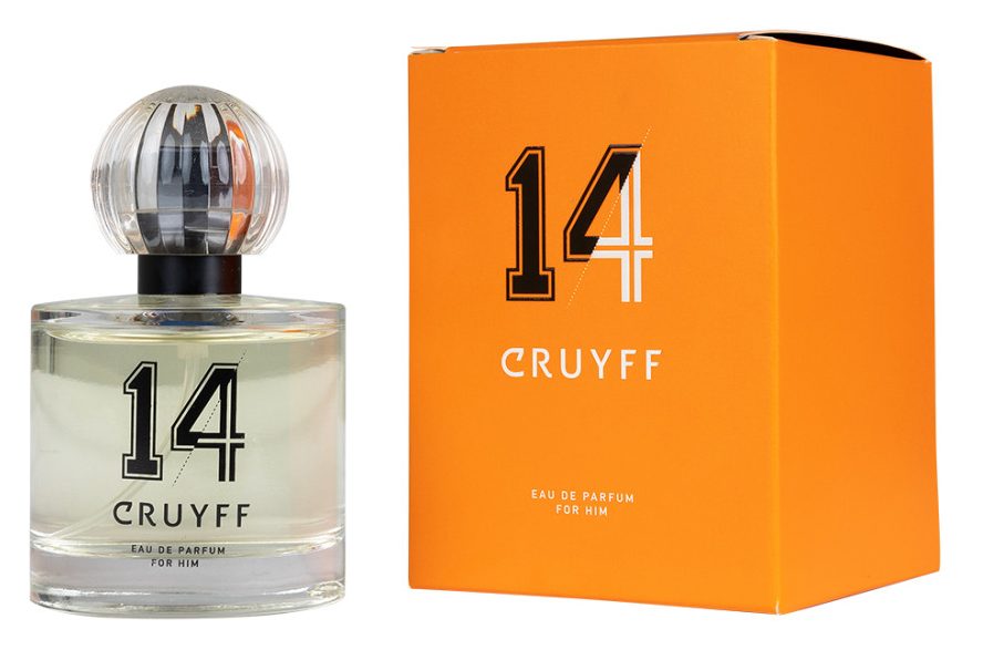 Een close-up van een complete set van het Cruyff eau de parfum 50 ml flesje for him, die het samenspel tussen de parfumverpakking en het flesje illustreert om een sterke merkbeleving te creëren. Parfumflesje: Links staat een helder, rond glazen parfumflesje voor 50 ml. De vloeistof in het flesje is licht van kleur. De dop is groot, bolvormig en heeft een geribbelde, transparante afwerking. Op de voorkant van het flesje is het cijfer 