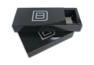 bedrukte schuifdoos lade doos slide box slider box in zwart en zilver inkt logo met glans laminaat voor cosmetica 5 potjes nagellak gel polish, luxe schuifdoos