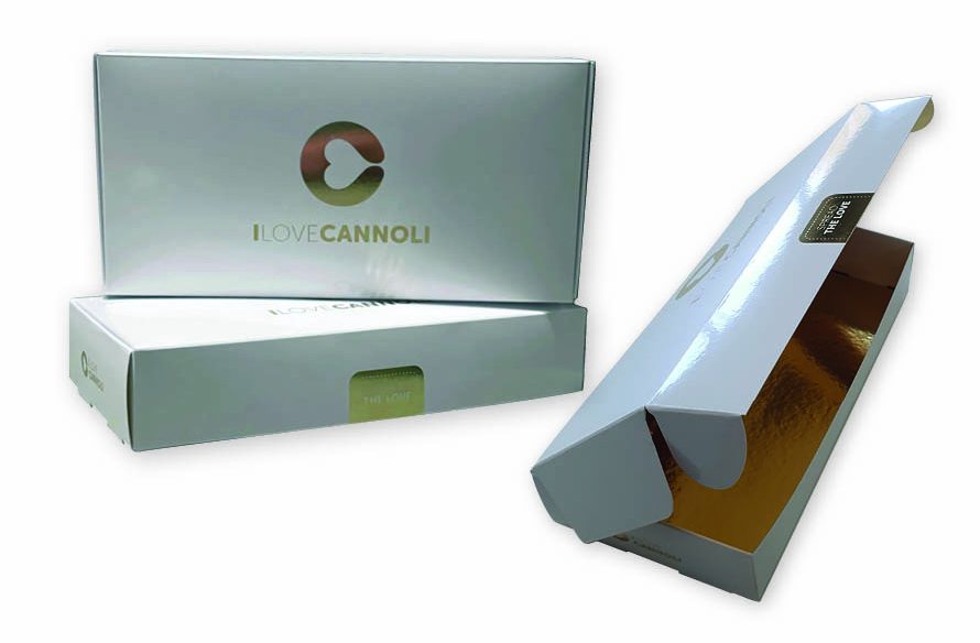 bedrukt doosje in goud folie logo met gouden binnenkant voor cannoli