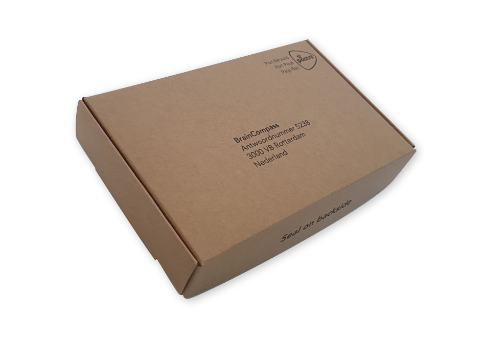 bedrukte postdoos met interieur, Doosje met vaste klep 146x90x27 mm van bruin kraftkarton bedrukt in zwart brievenbusdoos