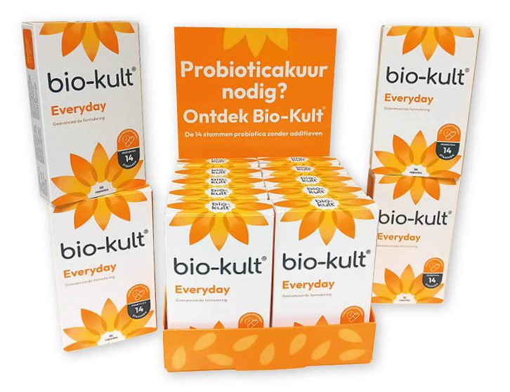 Een professioneel bedrukte displaydoos voor Bio-Kult probiotica, gevuld met 12 productdoosjes. Deze oranje toonbank display bevat een prominente topkaart met de tekst 