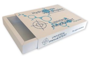 Luxe witte schuifdoos op maat, ook bekend als lade-doosje of huls-lade verpakking, bedrukt met zilverfolie en spot UV-lak voor een professionele uitstraling. Dit voorbeeld voor Universal MesoExpert toont een hoogwaardige cosmeticaverpakking of geschenkdoos, vakkundig geproduceerd door Drukkerij Van der Louw voor klanten in Nederland en België.