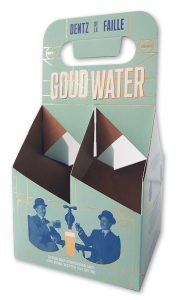 Luxe bedrukte 33cl bierverpakking van stevig vouwkarton voor vier longneck flesjes (4-pack). Mintgroene basis met verfijnde goudkleurige foliedruk voor de tekst 'GOUDWATER' en een extra hoog handvat. Speciaal ontworpen voor 33cl longneck bierflesjes met een premium uitstraling door de glanzende gouden folie. De binnenzijde van de vakverdeling is van natuurlijk bruin Kraft karton. Ideaal als exclusieve 33cl geschenkverpakking.