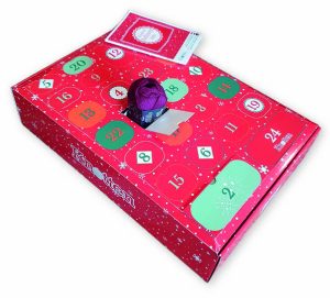Grote bedrukte adventsdoos van golfkarton met 24 vakjes voor bolletjes wol, kerstthema in rood full color bedrukking met merknaam Knotten, gemaakt door Drukkerij Van der Louw Berkel en Rodenrijs