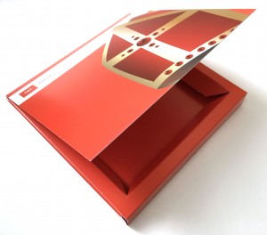 in full color met logo bedrukte vierkante doos voor chocolade letter met afbeelding mijter van Sinterklaas